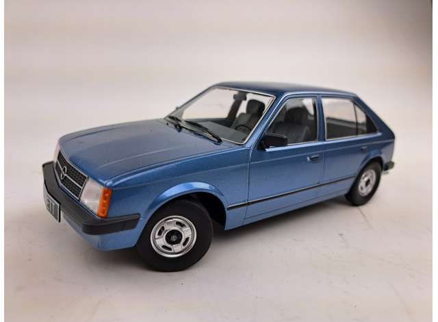 Triple9 - Modellauto 1:18 - 1984 Opel Kadett D 5-door - 4 Farben in Driedorf