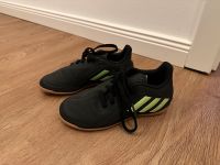 Hallenschuhe Sport Fußball Kinder Adidas schwarz 30 Niedersachsen - Großefehn Vorschau