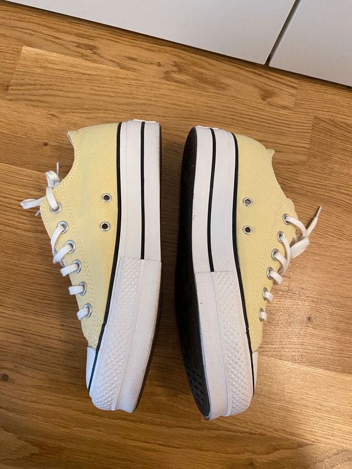 Converse Chucks mit Plateau - wie neu! in Hanau