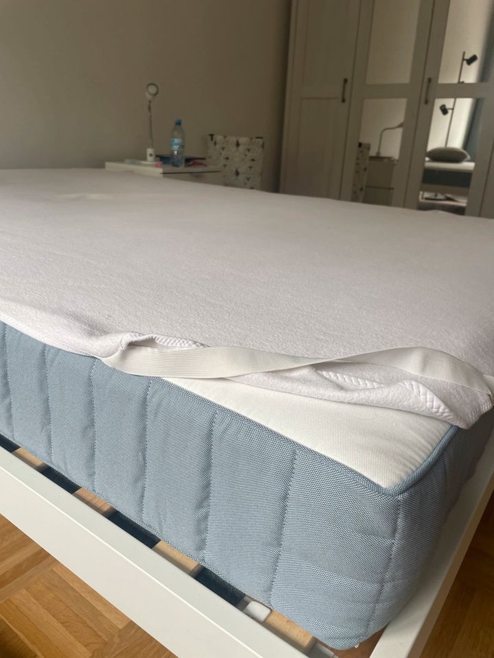 Nagelneues Bett und Matratze in Düsseldorf