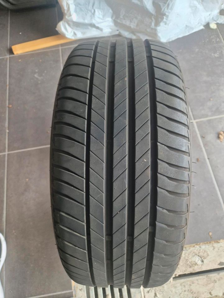 Sommerreifen 225/45 R17 Bridgestone in Grünberg