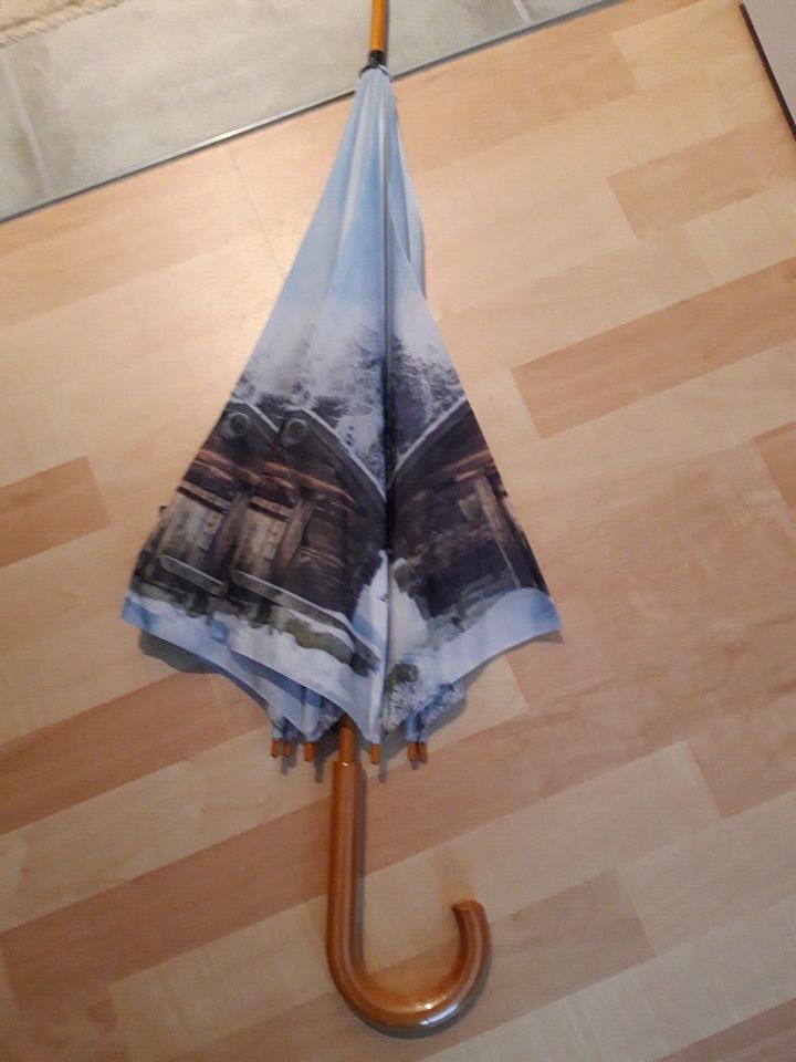 Regenschirm Stockschirm mit Berghüttenmotiv - neu und ovp in Metelen