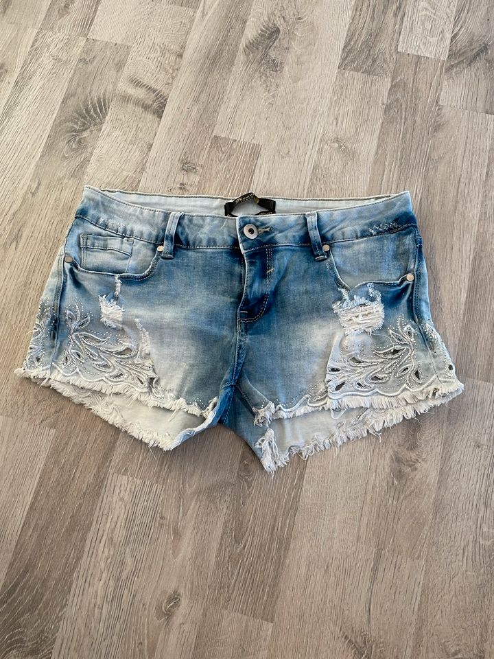 Jeans Short Hose Kurz NEU in Feucht