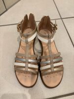 Kommunion - Hübsche Riemchensandalen beige-gold 37 wie neu Hessen - Oberursel (Taunus) Vorschau