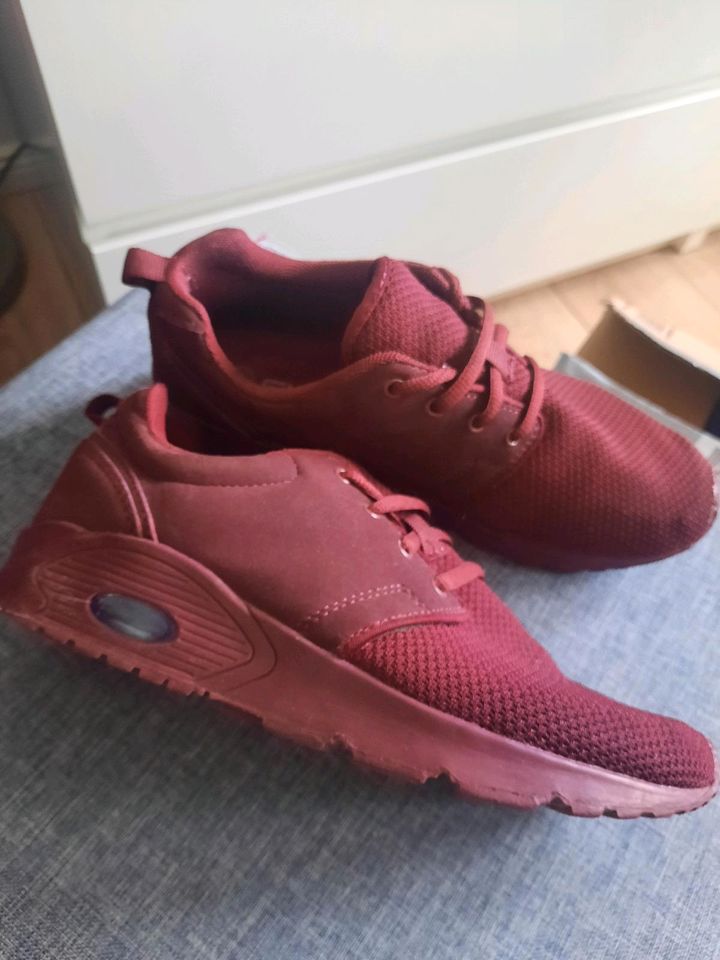 Sneaker Gr. 38 Deichmann weinrot in Berlin