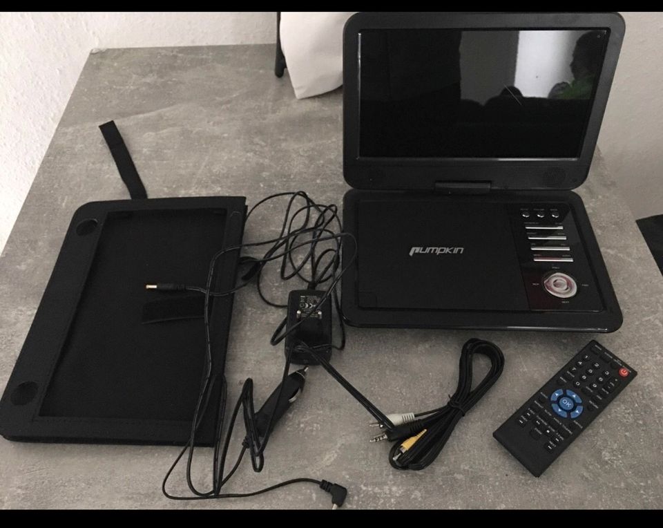 Tragbarer DVD Player mit allem Zubehör 10.1 Zoll neu in Wiesloch