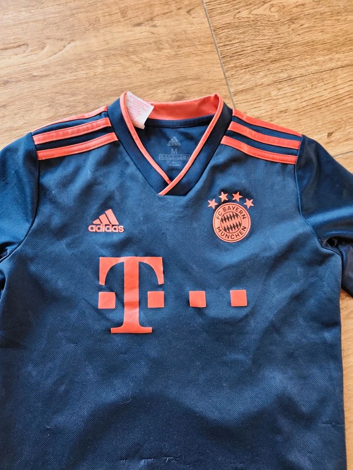 Fc Bayern München Trikot Set Gr. 152 Nr. 11 Coutinho mit Hose in Nohfelden