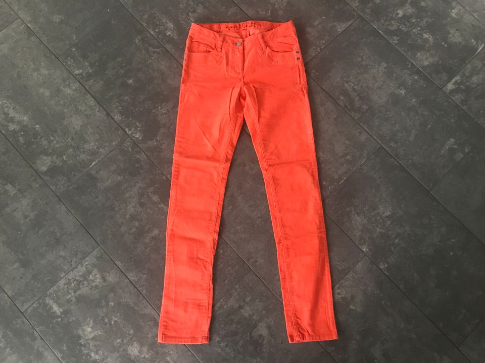 s.Oliver Cordhose Hose Mädchen 176 - neuwertig in Wölfersheim