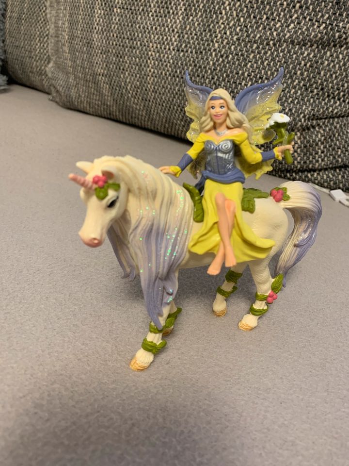 Schleich Bayala 70565 Sera mit Blüten-Einhorn in Frankfurt am Main