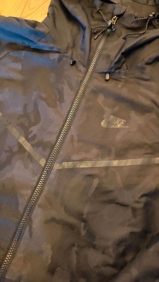 Nike Jacke gr. M in Bergen auf Rügen