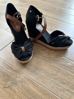 Tommy Hilfiger Sandalen mit Keilabsatz Brandenburg - Rauen Vorschau