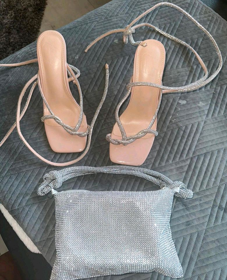 High heels und Tasche silber Gr 38 Neuwertig in Fürth