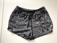 schwarz/weiße Stoffshorts XXS Baden-Württemberg - Ditzingen Vorschau