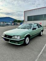 Opel Monza 3.0 E Berlina Ausstattung opalgrün L373 Stuttgart - Stuttgart-West Vorschau