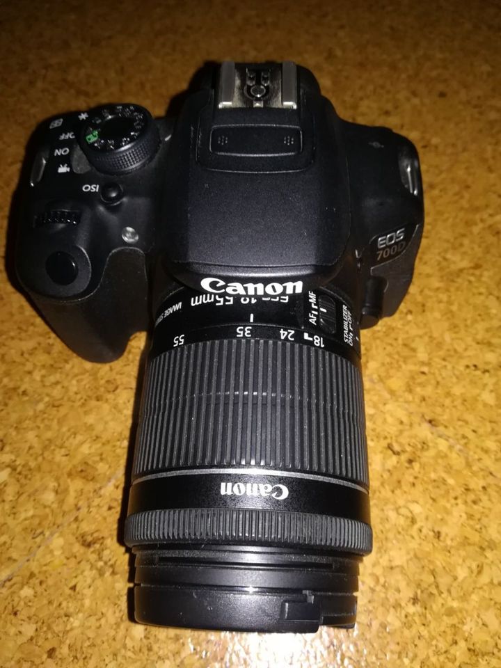 Canon Digital-Kamera EOS 700 D mit Tasche von Dörr in Weitramsdorf