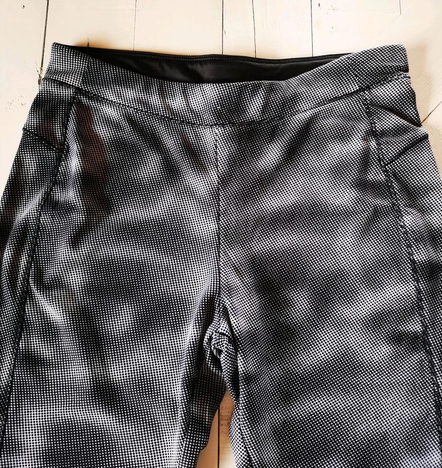 Sporthose Gr. S 36 Damen Sport Hose schwarz Laufhose 3/4 Top!!! in Velbert