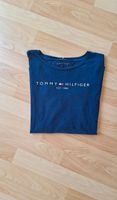 Tommy Hilfiger Langarmshirt Jungen Größe 176 blau Sachsen - Radebeul Vorschau