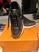 Louis Vuitton Run Away Sneaker Monogram 1A80PV Gr.41,5 ungetragen Berlin - Steglitz Vorschau