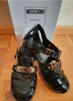 Moschino Couture Gummi Sandalen in schwarz mit Karton 37 Niedersachsen - Meine Vorschau