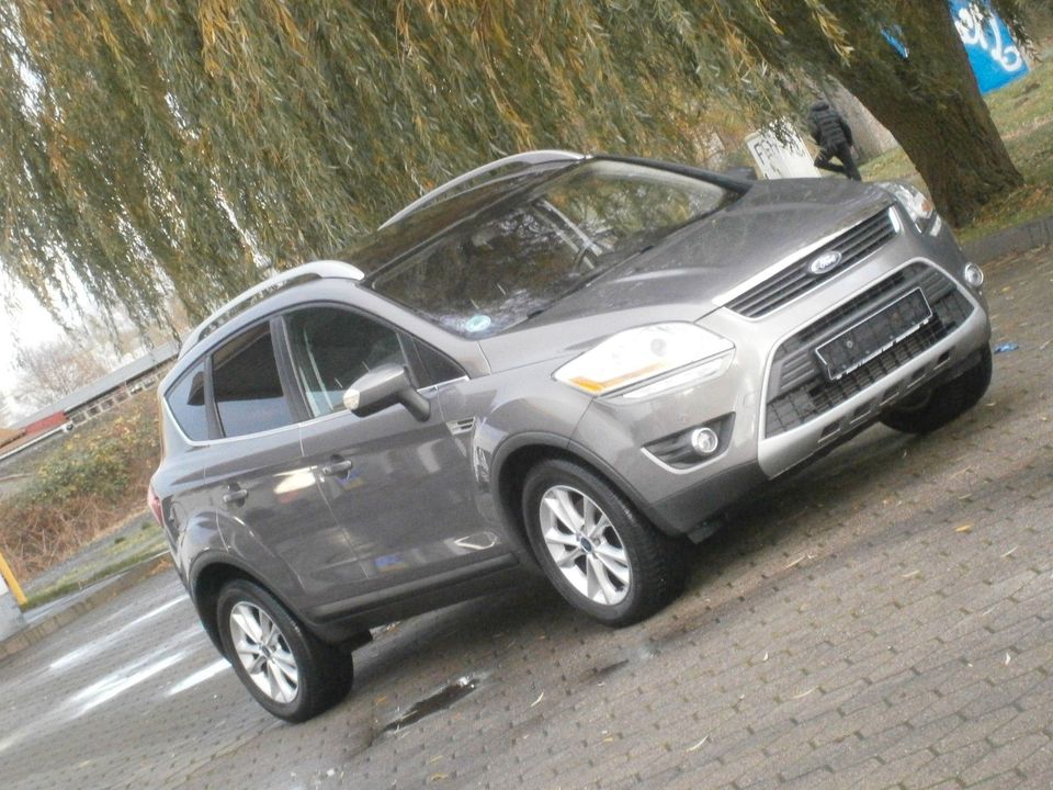 Ford Kuga Titanium4x4 TÜV NEU A-H-K PDC S-HEFT P-DACH in Demmin