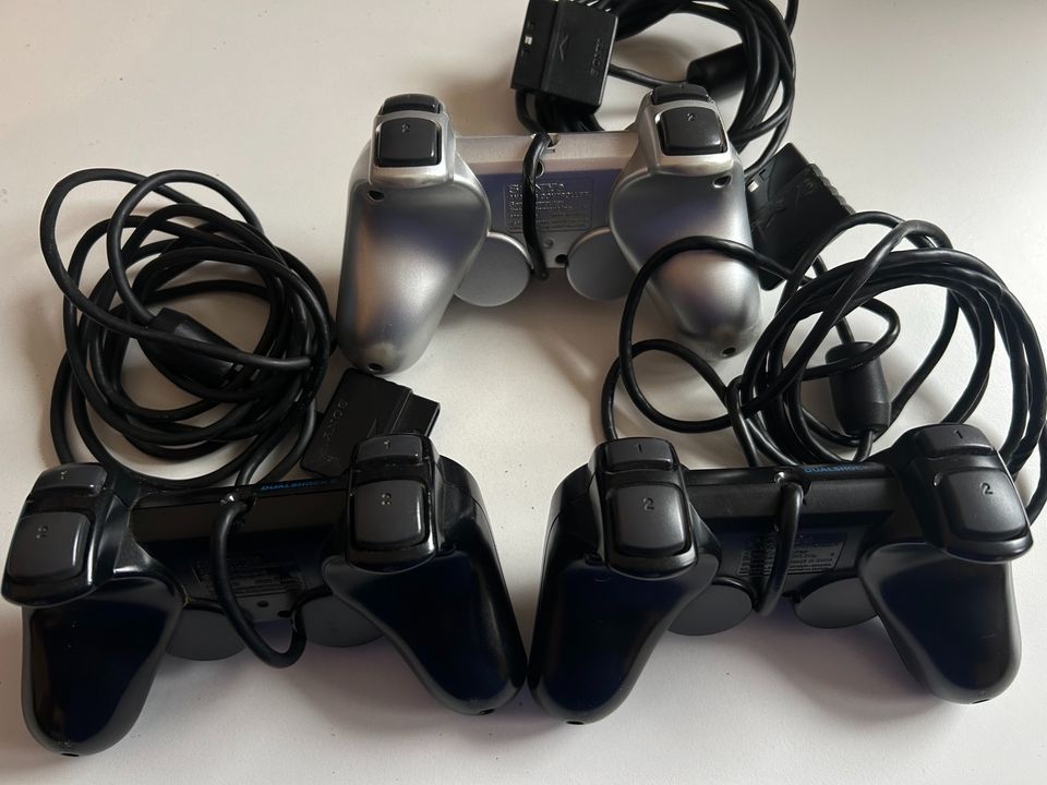 PlayStation 2: Original DualShock 2 Controller in Düsseldorf