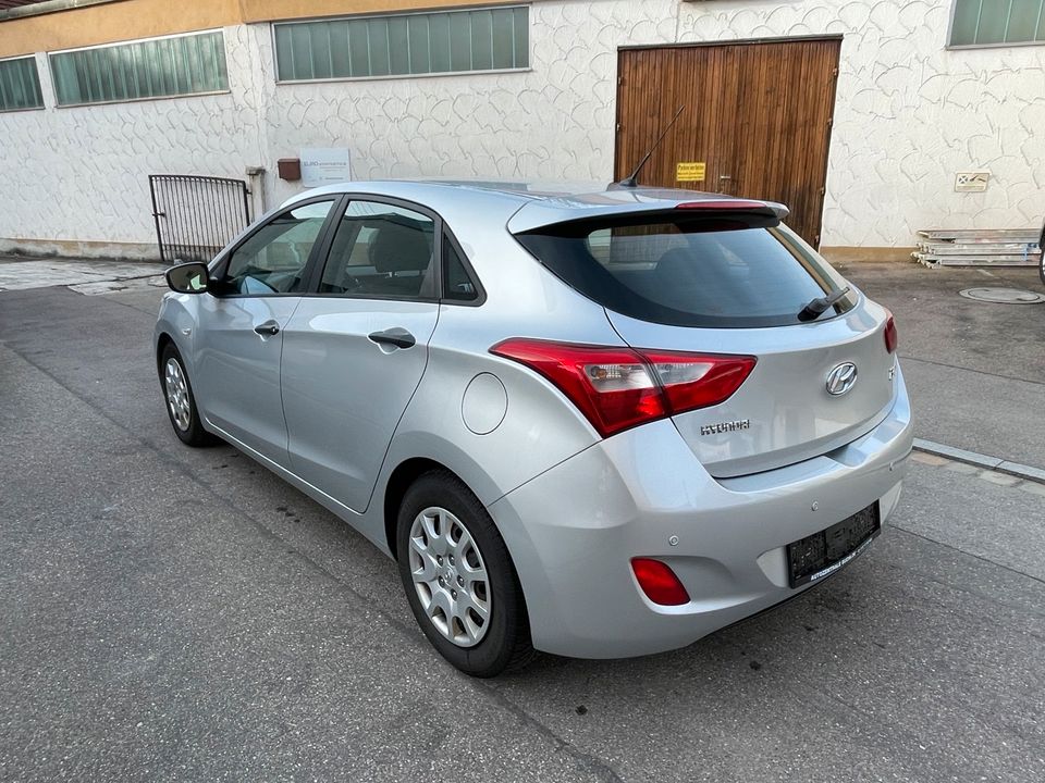 Hyundai i30 1,4 Diesel Klima Einparkhilfe in Burgau