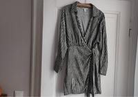 Wickelkleid von H&M mit Schwarz-Weiß-Muster – Größe M Nordrhein-Westfalen - Krefeld Vorschau