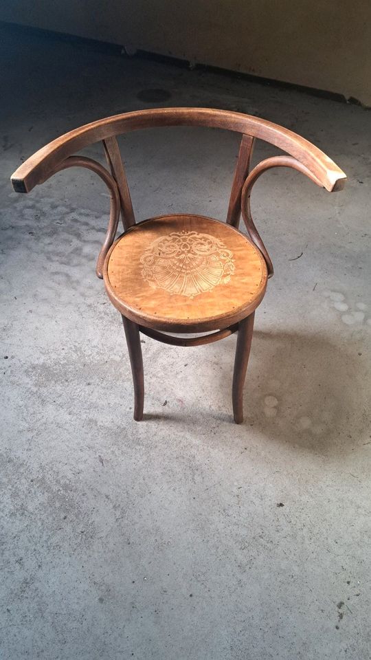 2 antike Stühle aus Holz mit Sitzfläche aus Holz. in Handorf