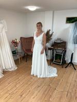 Elegantes Brautkleid Marke Bianco Evento, ivory +Chantilly Spitze Nürnberg (Mittelfr) - Südoststadt Vorschau