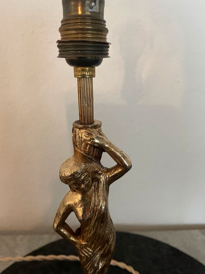 Alte Tischlampe Figurenlampe Frau Messing Bajonetsockel Frankreic in Saarbrücken