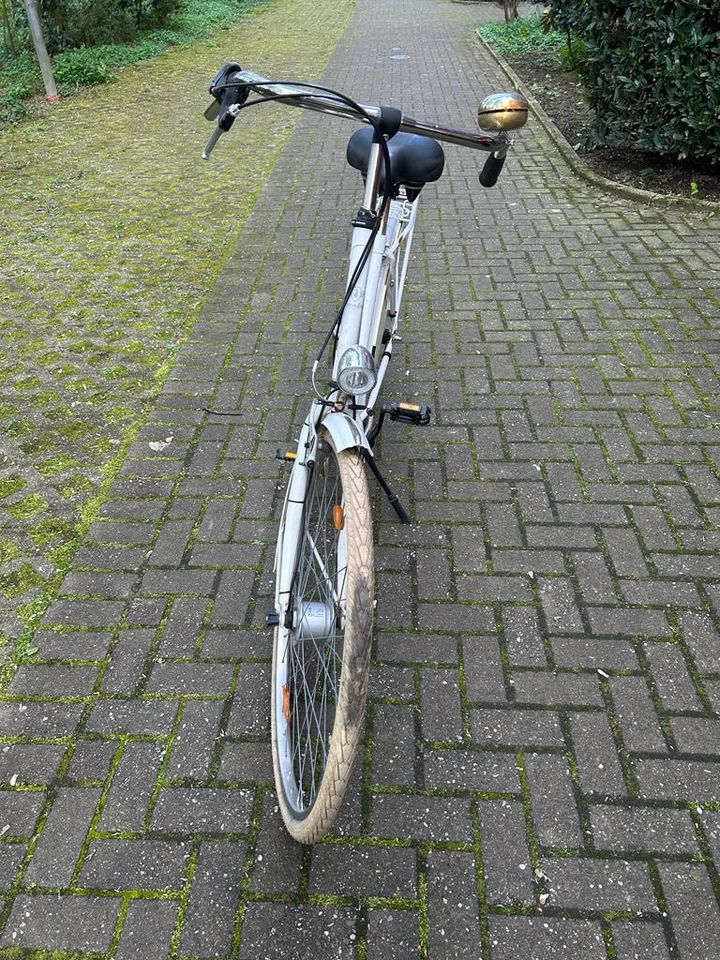 Damen Fahrrad in weiß in Düsseldorf