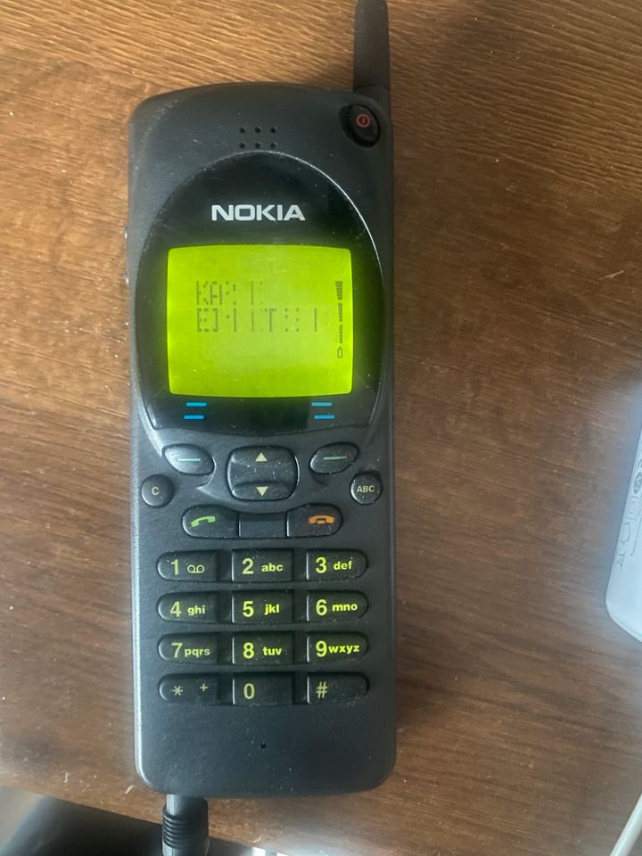 Nokia 2110 mit 4 Akkus,Beschreibung, Ladekabel, Gürtelklip in Würselen