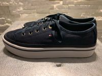 Tommy Hilfiger Canvas Sneaker Gr. 41 Nordrhein-Westfalen - Hückeswagen Vorschau