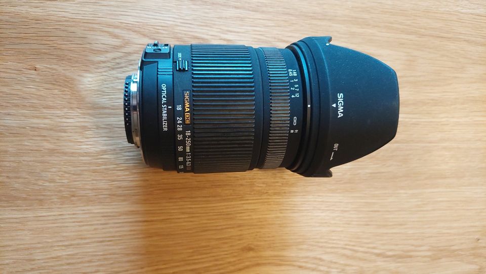 Sigma 18-250mm f/3.5-6.3 DC Makro OS HSM Objektiv (für Nikon) in Neunkirchen-Seelscheid