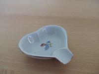 kleiner Aschenbecher, Porzellan, DDR, Herzform, Blumenmuster Brandenburg - Spremberg Vorschau