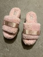 Sehr gut erhaltene UGGs Damen-Pantoffeln zu verkaufen Berlin - Karlshorst Vorschau