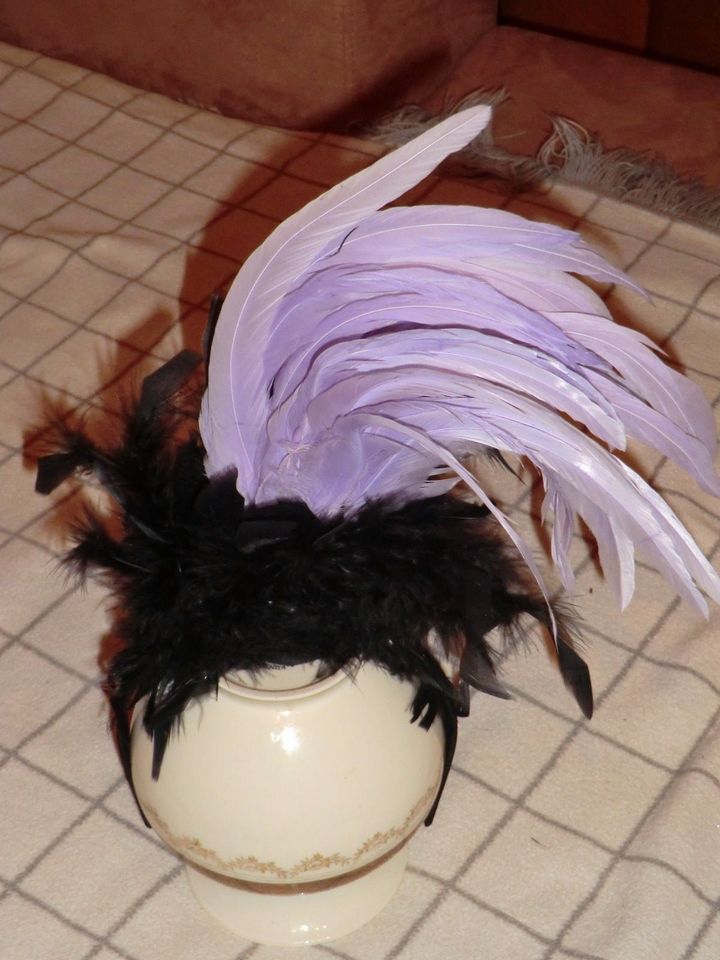 elastischer Haarreif mit Federn lila schwarz in Köln