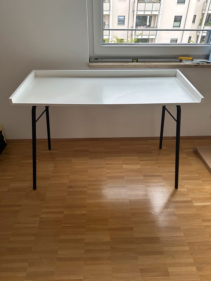 WESTWING Schreibtisch Rayburn mit Eichenholzfurnier in weiß in München
