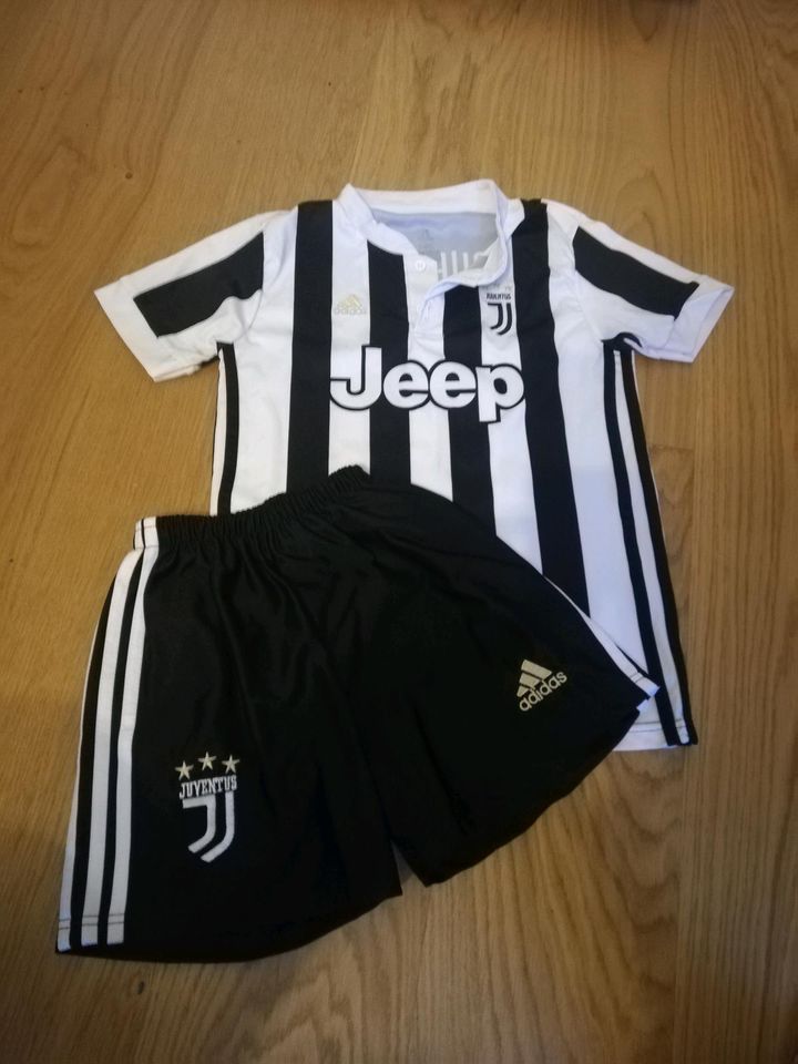 Juventus Turin Trikot Gr. 140 in Stuttgart