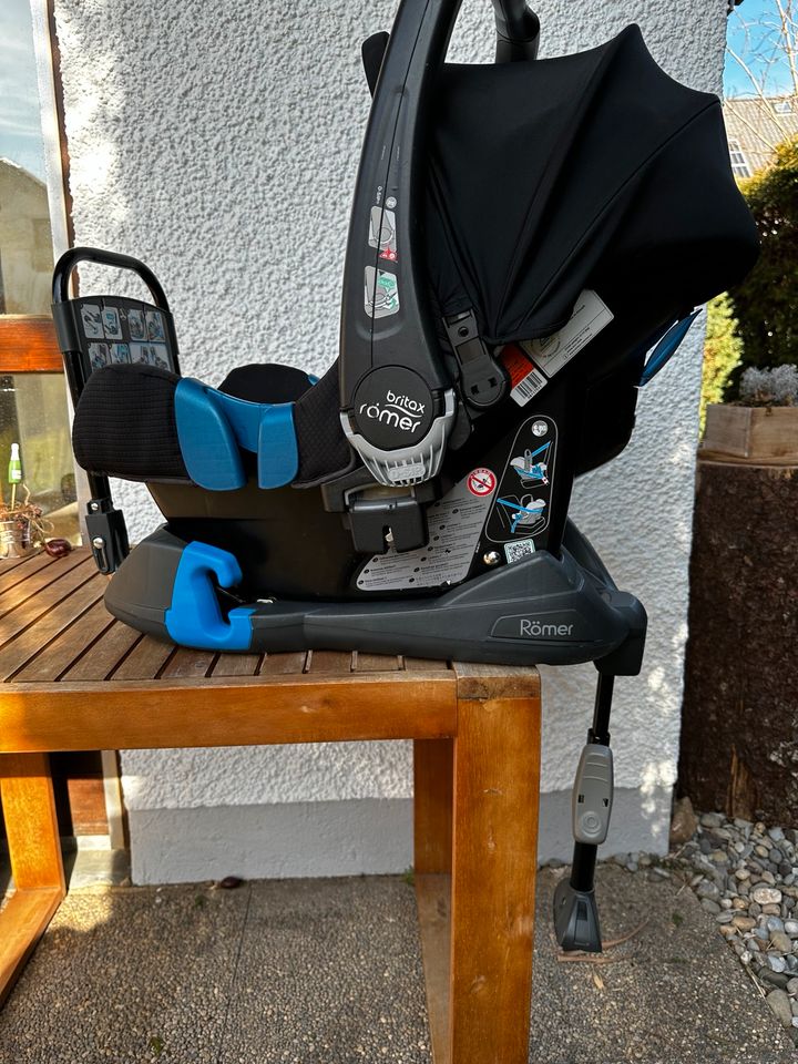 Britax Römer Babyschale Baby Safe Plus II inkl Auto Base in Vaterstetten