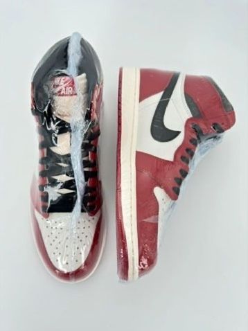 Jordan 1 Retro High OG Chicago Lost & Found in Hamburg