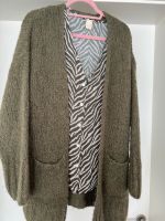 Strickjacke mit passender Bluse grün Gr.40/42 Nordrhein-Westfalen - Wegberg Vorschau