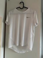 Nike Sportshirt Damen Größe S Nordrhein-Westfalen - Oelde Vorschau
