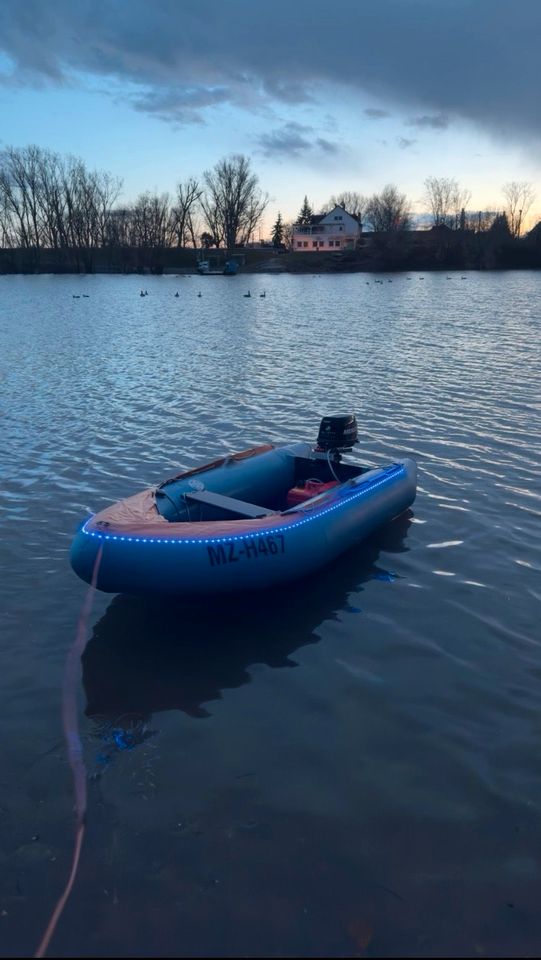 Schlauch Boot mit 5 PS Motor / viel Zubehör / Tauschen möglich in Mannheim