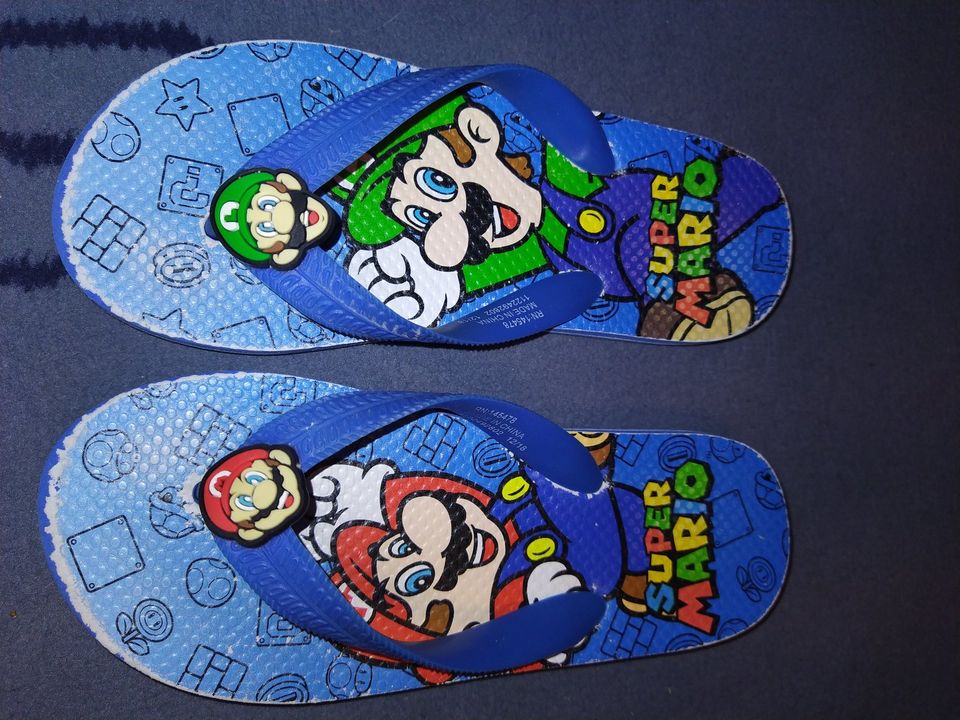 Flip Flops ca. Gr. 30 Super Mario in Saarbrücken