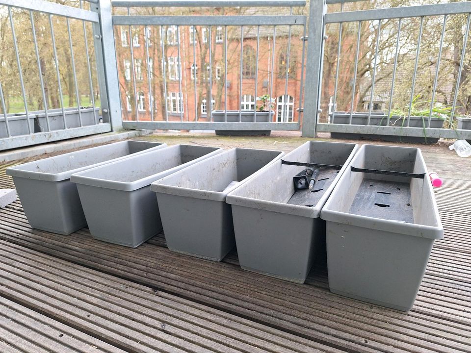 Balkonkasten Blumenkasten Wasserspeicher Emser mit Halterung in Wismar