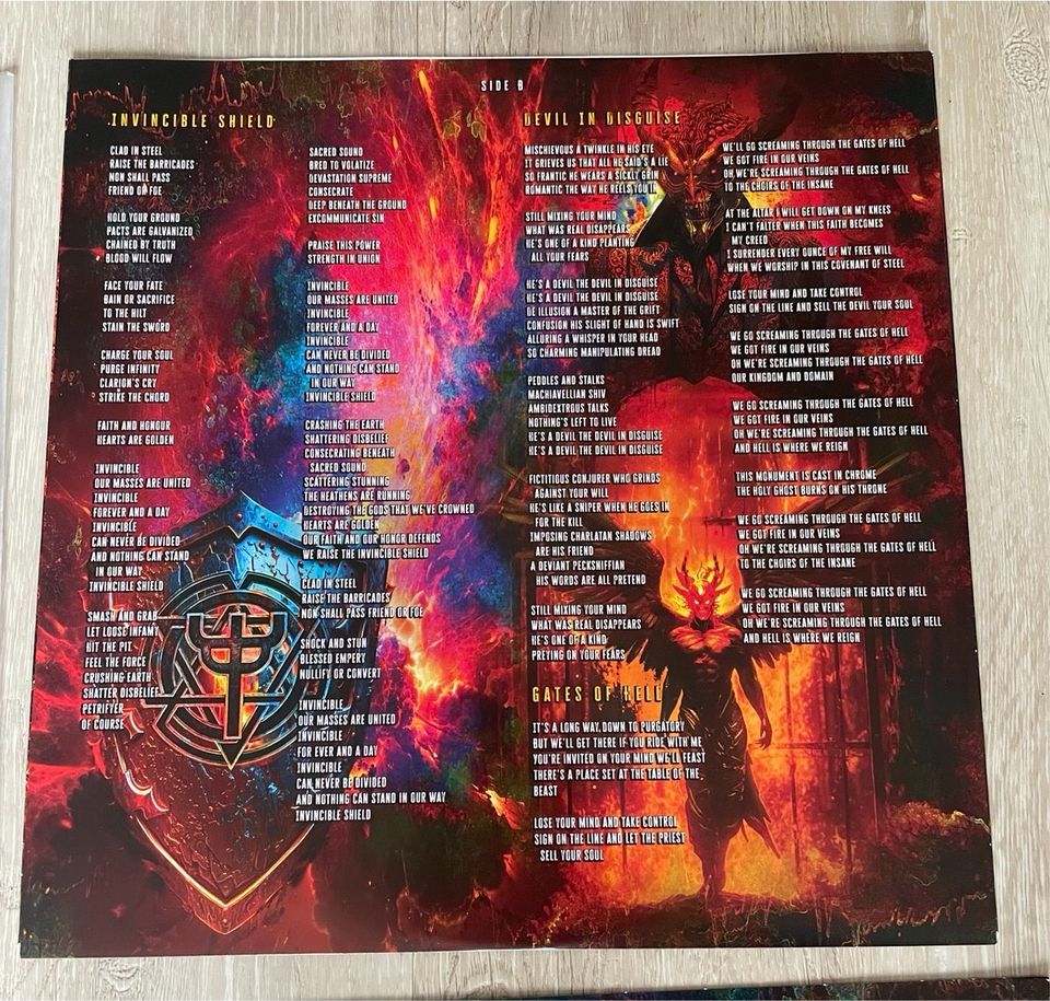 Judas Priest Invincible Shield Holo Holographic Limited Vinyl Lp in Duisburg
