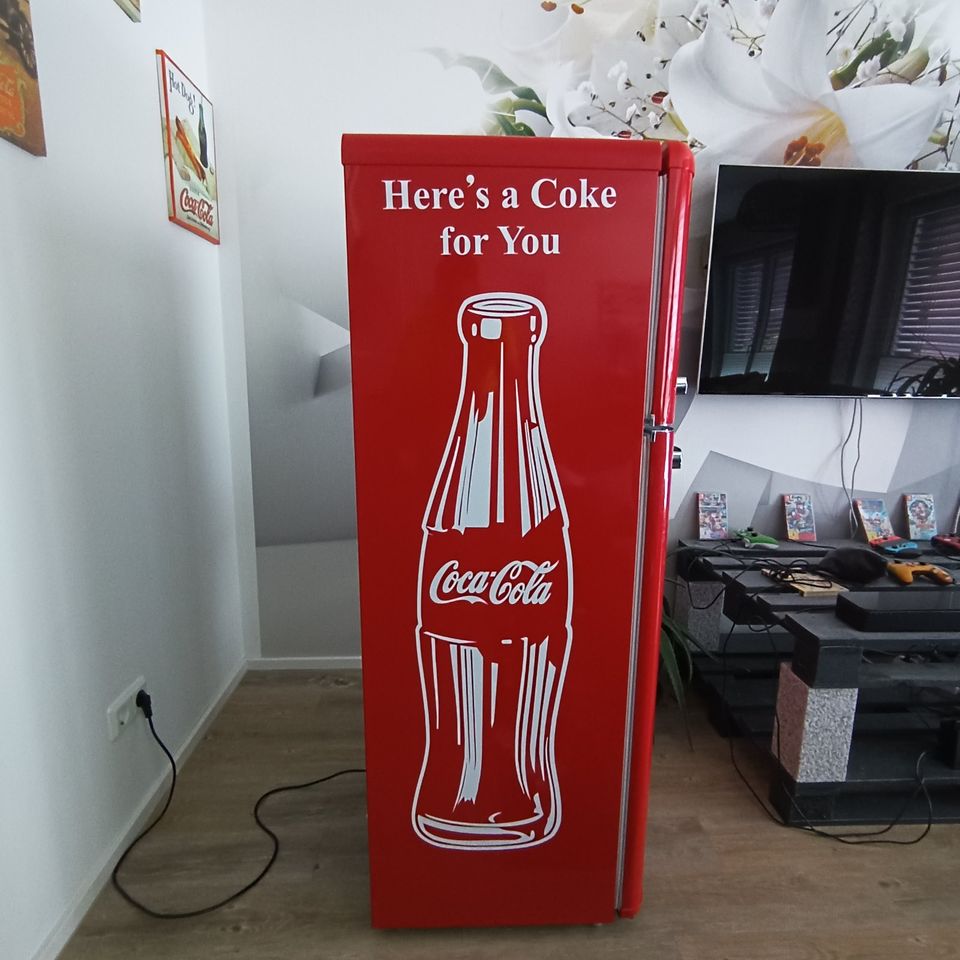 Coole Coca Cola Kühl-/ Gefrierkombi Retrostyle 50er Jahre