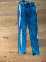 Jeans, blau mit je 2 weiße Streifen, EDC, Gr. 27/30 Kr. München - Taufkirchen Vorschau