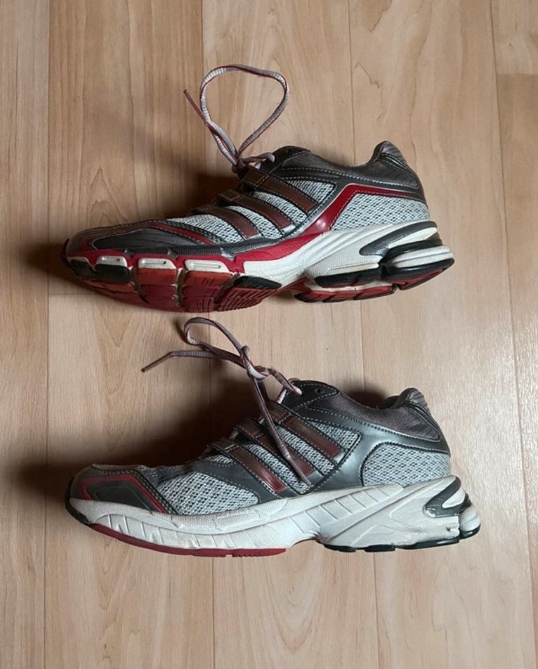 Adidas Sportschuhe Größe 40 in Biedenkopf